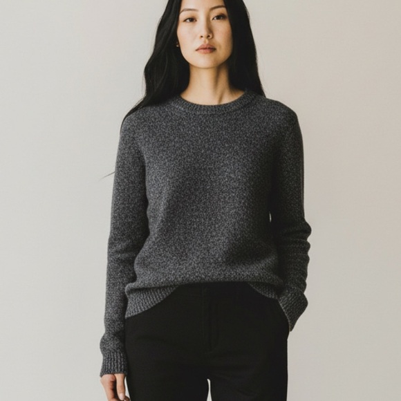 Club Monaco Sweaters - CLUB MONACO women’s grey wool Crewneck sweater size large warm shirt fuzzy top